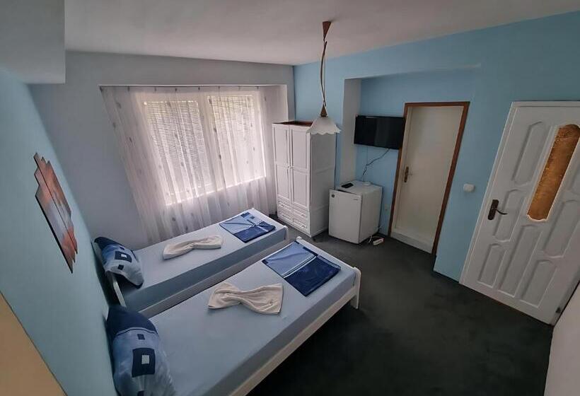 סוויטה משפחתית, Guesthouse Flora