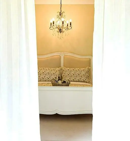 デラックスルーム, Llewellin S Guest House