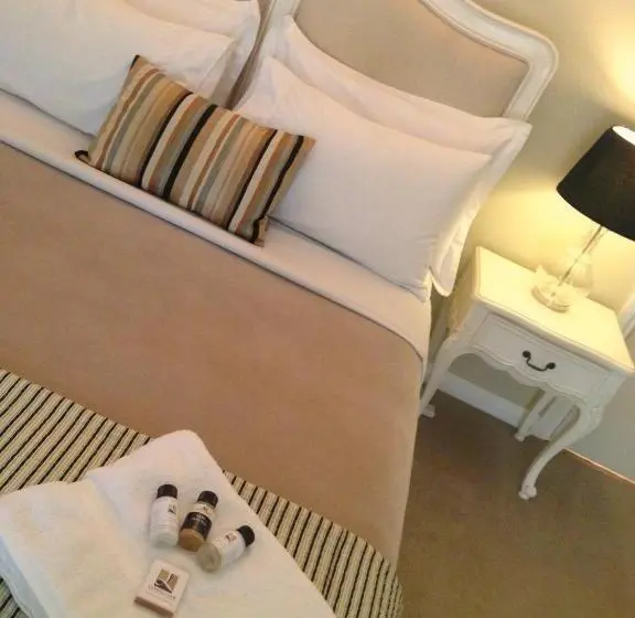 バスタブ付きスタンダードルーム, Llewellin S Guest House