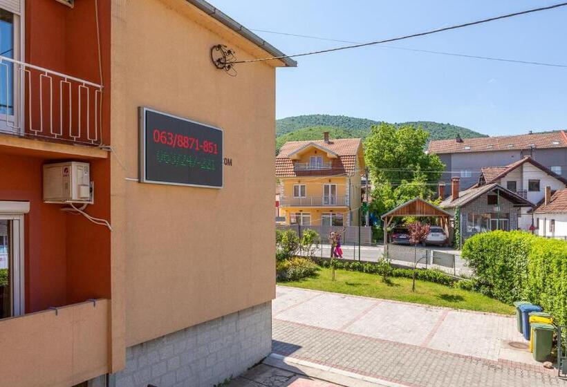 سوئیت 2 خوابه, Smeštaj Luka