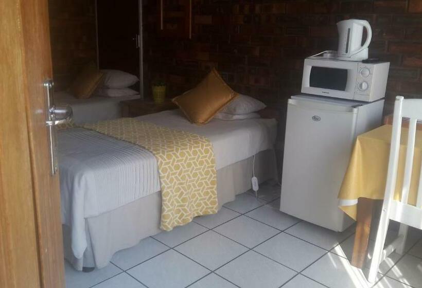 חדר משפחתי, The Highland Inn