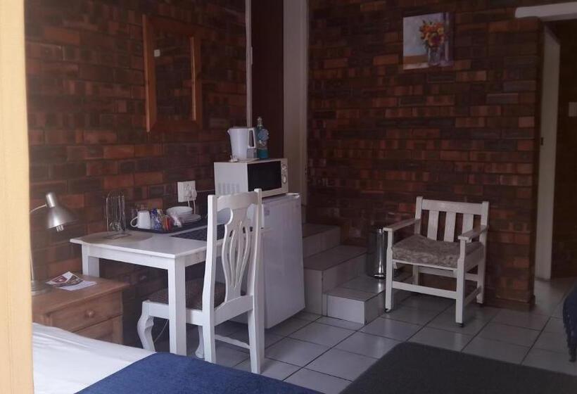 חדר סטנדרט לשלושה, The Highland Inn