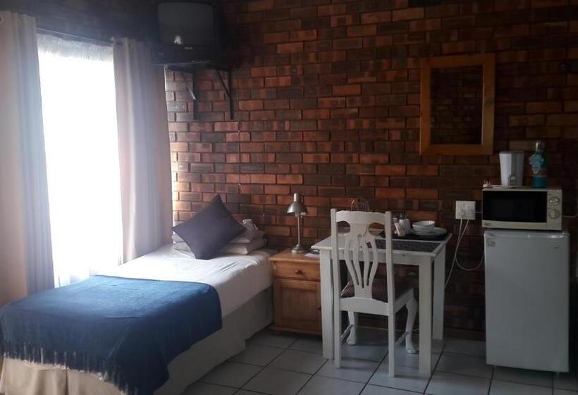 חדר סטנדרט לשלושה, The Highland Inn