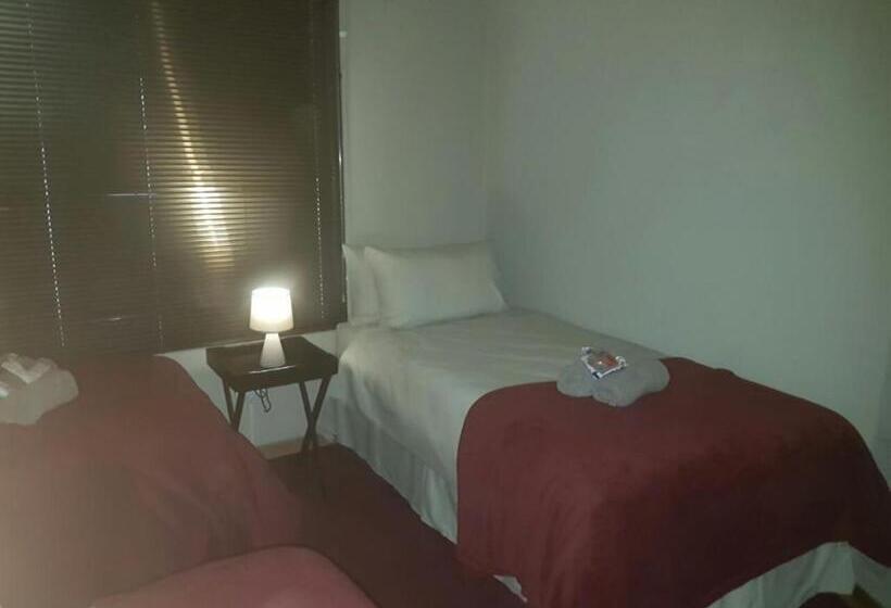 חדר סטנדרט לשלושה, The Highland Inn