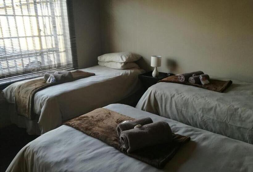 חדר סטנדרט לשלושה, The Highland Inn