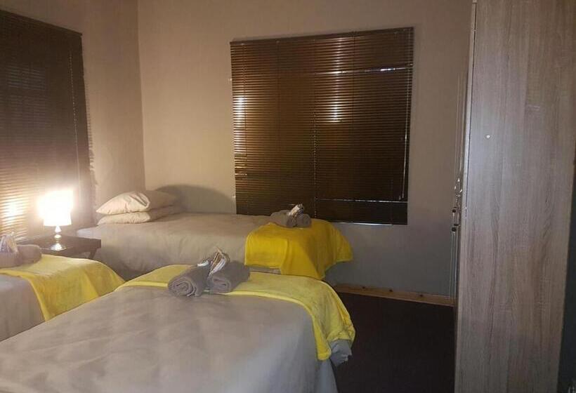 חדר סטנדרט לשלושה, The Highland Inn