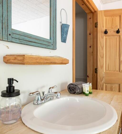 Семейный Номер, The Cottonwood Inn B&b