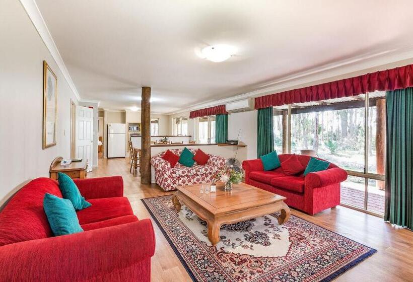 一居室别墅, The Grove Distillery & Brewery