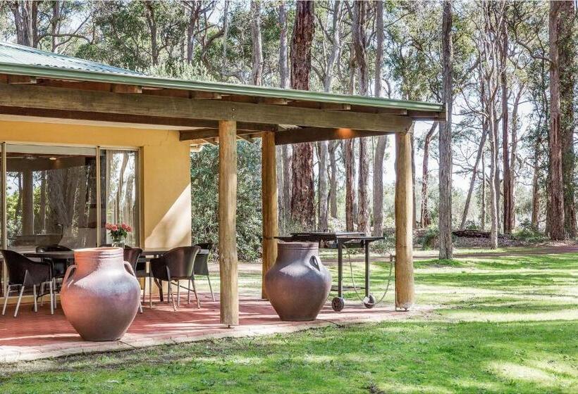 一居室别墅, The Grove Distillery & Brewery