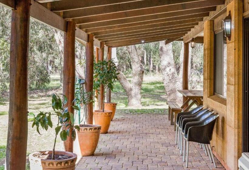 一居室别墅, The Grove Distillery & Brewery