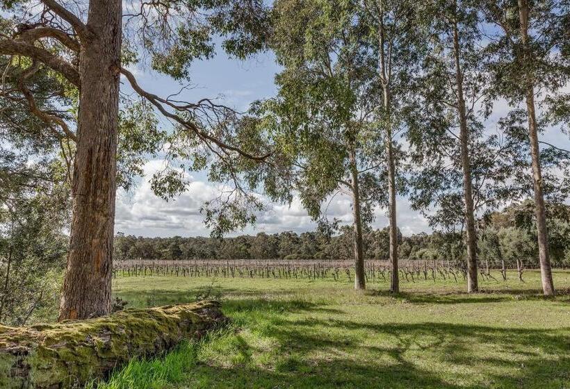 一居室别墅, The Grove Distillery & Brewery