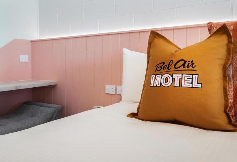 إستوديو قياسى, Bel Air Motel