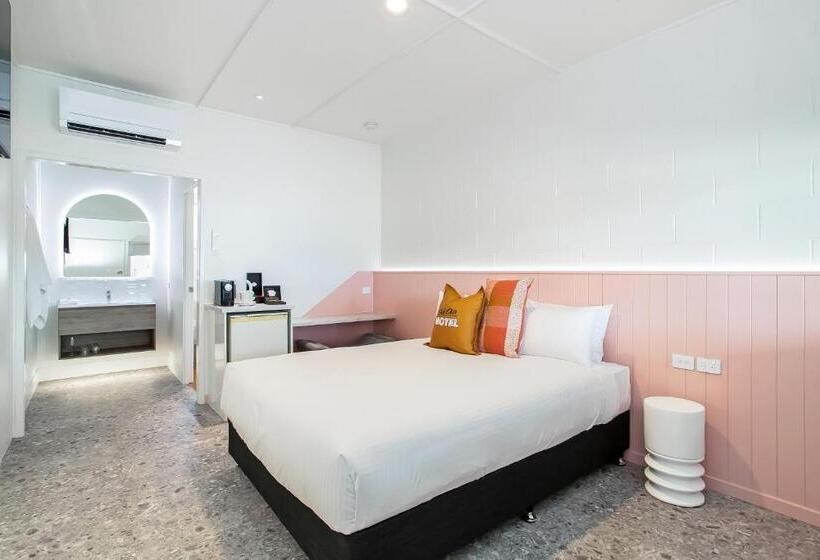 استودیوی استاندارد, Bel Air Motel