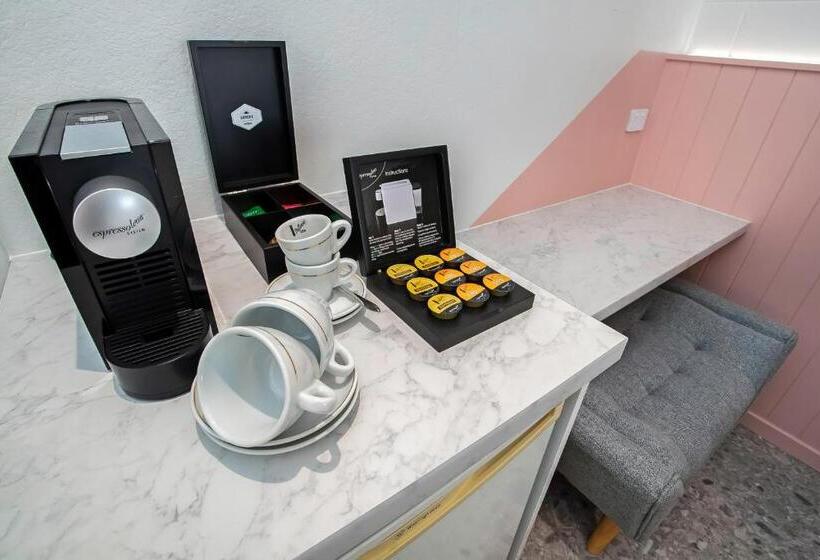 إستوديو قياسى, Bel Air Motel