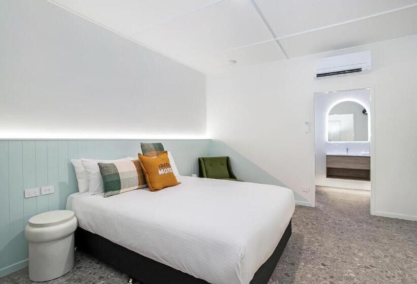 استودیوی لوکس, Bel Air Motel