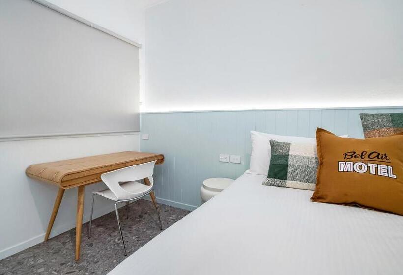 إستوديو ديلوكس, Bel Air Motel