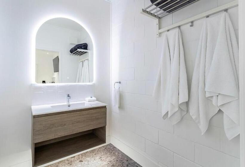 استودیوی لوکس, Bel Air Motel