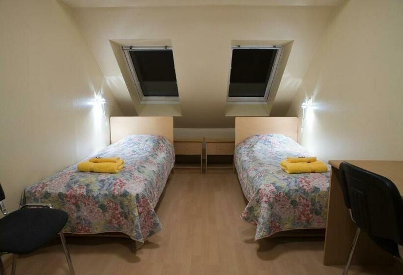 اتاق استاندارد با سرویس بهداشتی مشترک, Posti Hostel