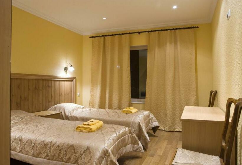 اتاق استاندارد با سرویس بهداشتی مشترک, Posti Hostel