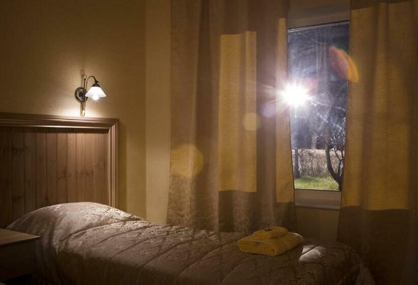 اتاق استاندارد با سرویس بهداشتی مشترک, Posti Hostel