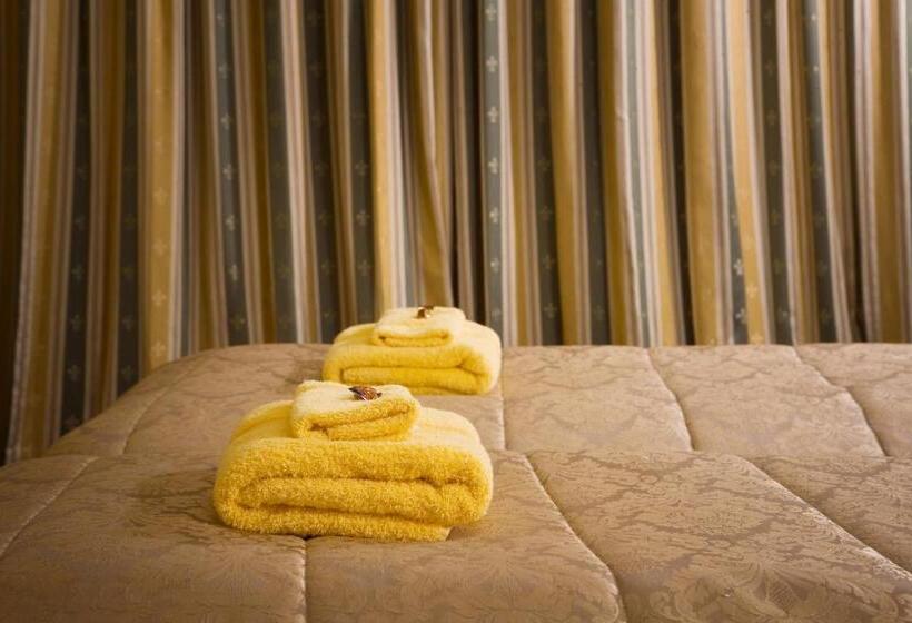 اتاق استاندارد با سرویس بهداشتی مشترک, Posti Hostel