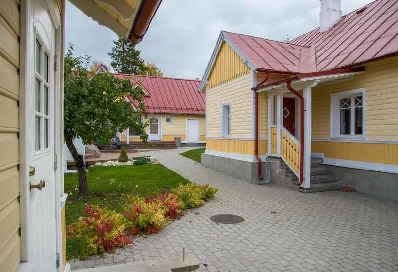 اتاق لوکس, Posti Hostel