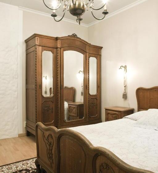 اتاق لوکس, Posti Hostel