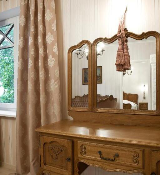 اتاق لوکس, Posti Hostel