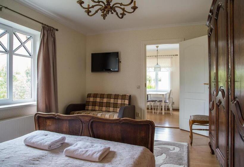 خانه 2 خوابه, Posti Hostel