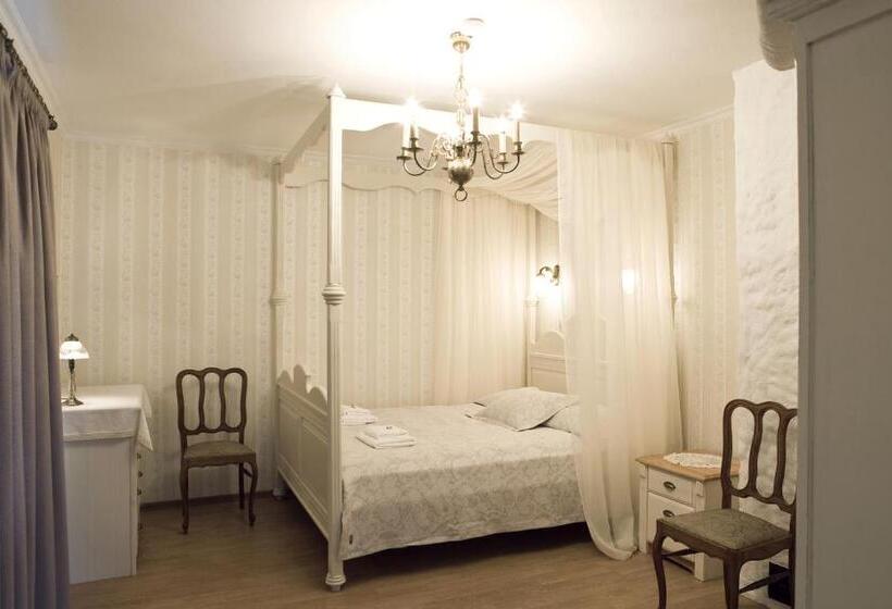 خانه 2 خوابه, Posti Hostel