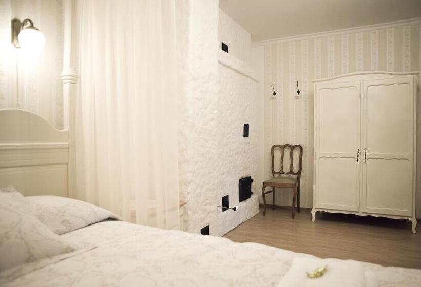 خانه 2 خوابه, Posti Hostel