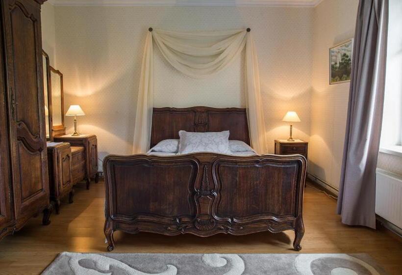 خانه 2 خوابه, Posti Hostel