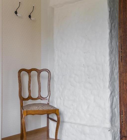 خانه 2 خوابه, Posti Hostel