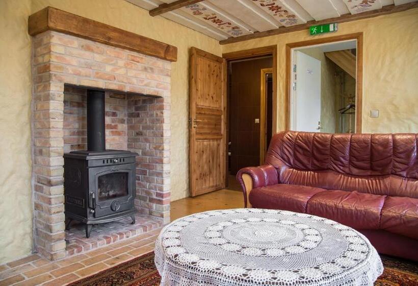 خانه 1 خوابه, Posti Hostel