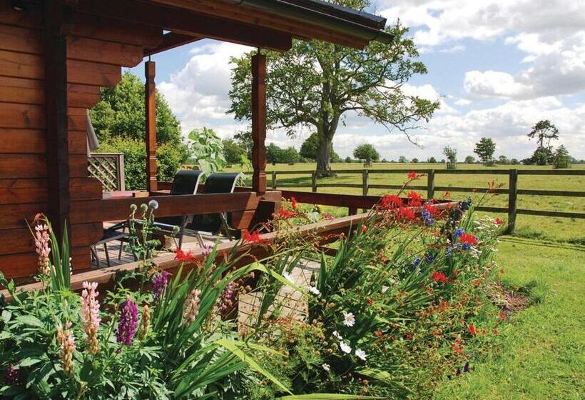 １ベッドルームハウス, Home Farm