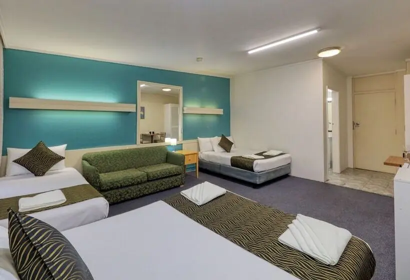 ファミリールーム, Silver Oaks Motel