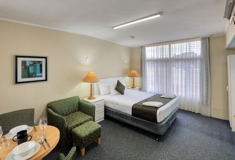 חדר דלוקס, Silver Oaks Motel