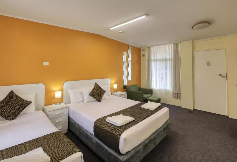 חדר דלוקס, Silver Oaks Motel