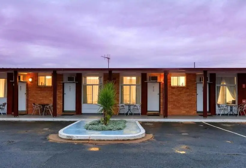 キングサイズベッドのデラックスルーム, Silver Oaks Motel
