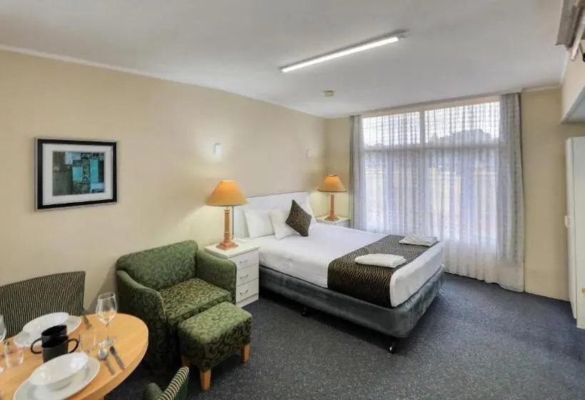 キングサイズベッドのデラックスルーム, Silver Oaks Motel