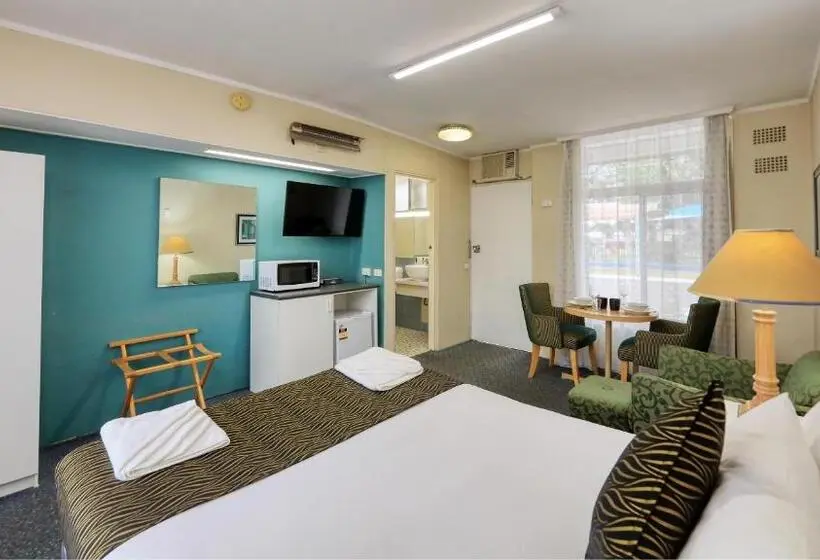 キングサイズベッドのデラックスルーム, Silver Oaks Motel
