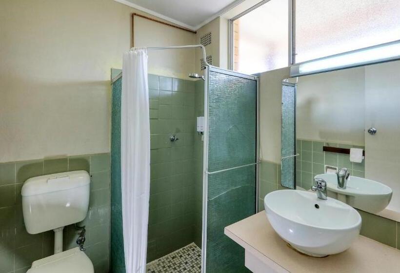 חדר דלוקס, Silver Oaks Motel