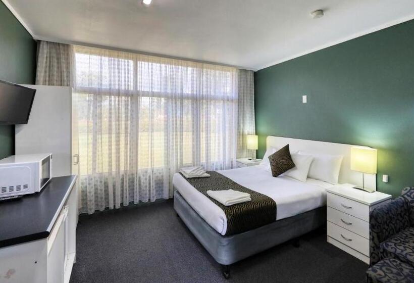 חדר דלוקס, Silver Oaks Motel