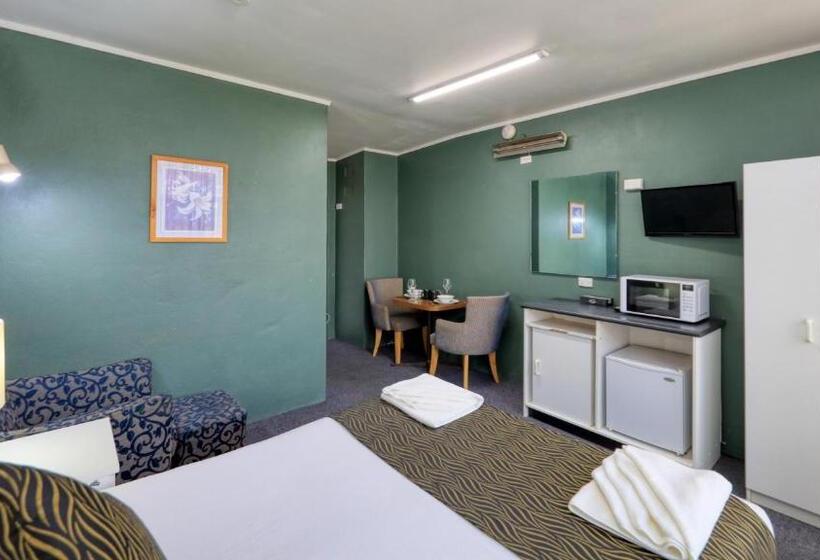 חדר דלוקס, Silver Oaks Motel