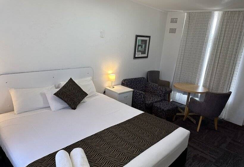 חדר דלוקס, Silver Oaks Motel