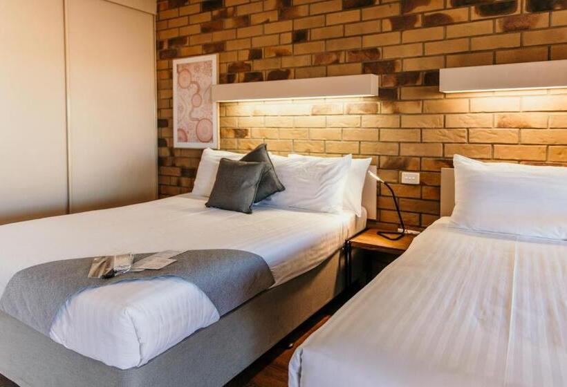 اتاق خانوادگی, Abacus Motel