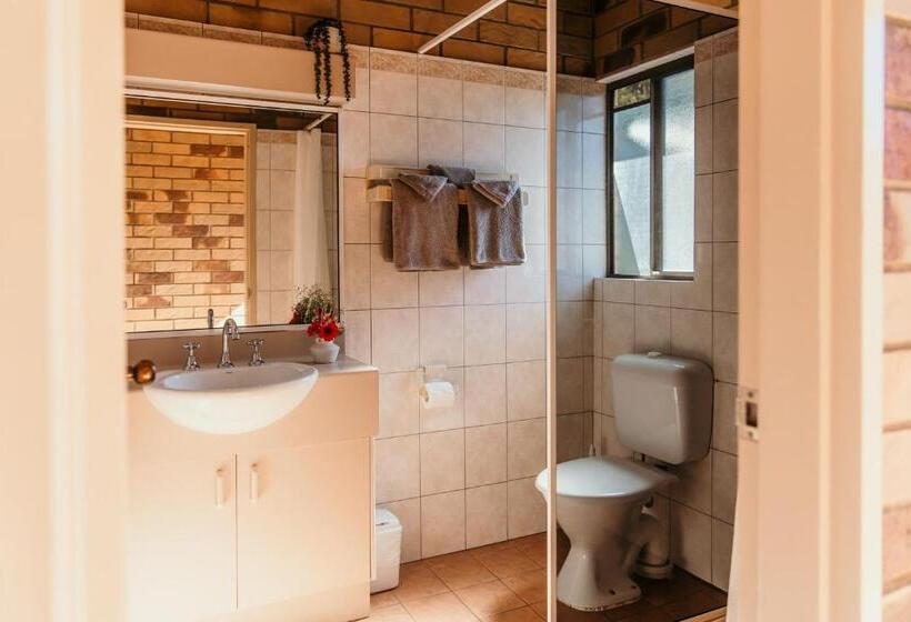 غرفة عائلية, Abacus Motel