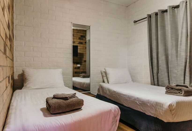 سوئیت 2 خوابه, Abacus Motel