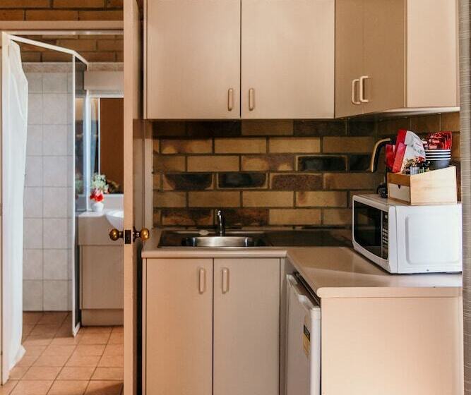 سوئیت 2 خوابه, Abacus Motel