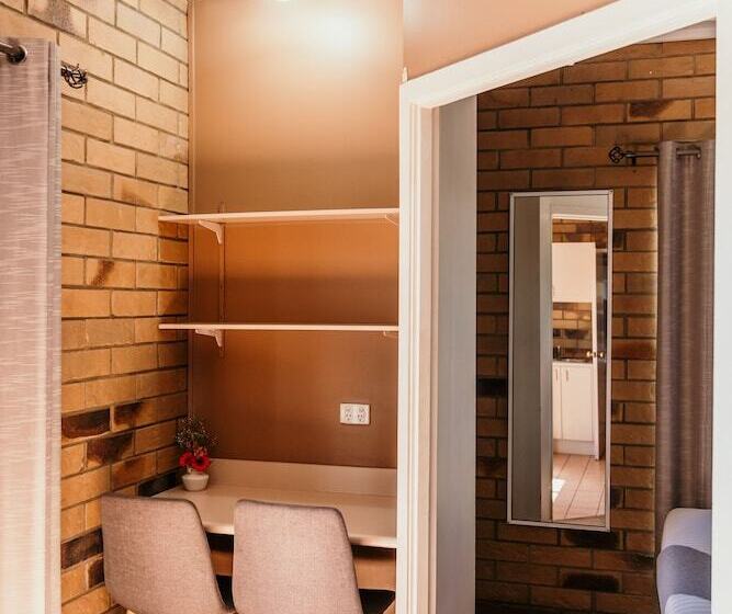 سوئیت 2 خوابه, Abacus Motel